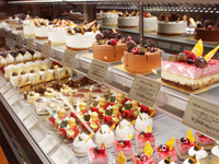 ベルグの４月 本店 横浜 求人情報 パティシエ ケーキ製造 販売スタッフ スイーツネットジョブ